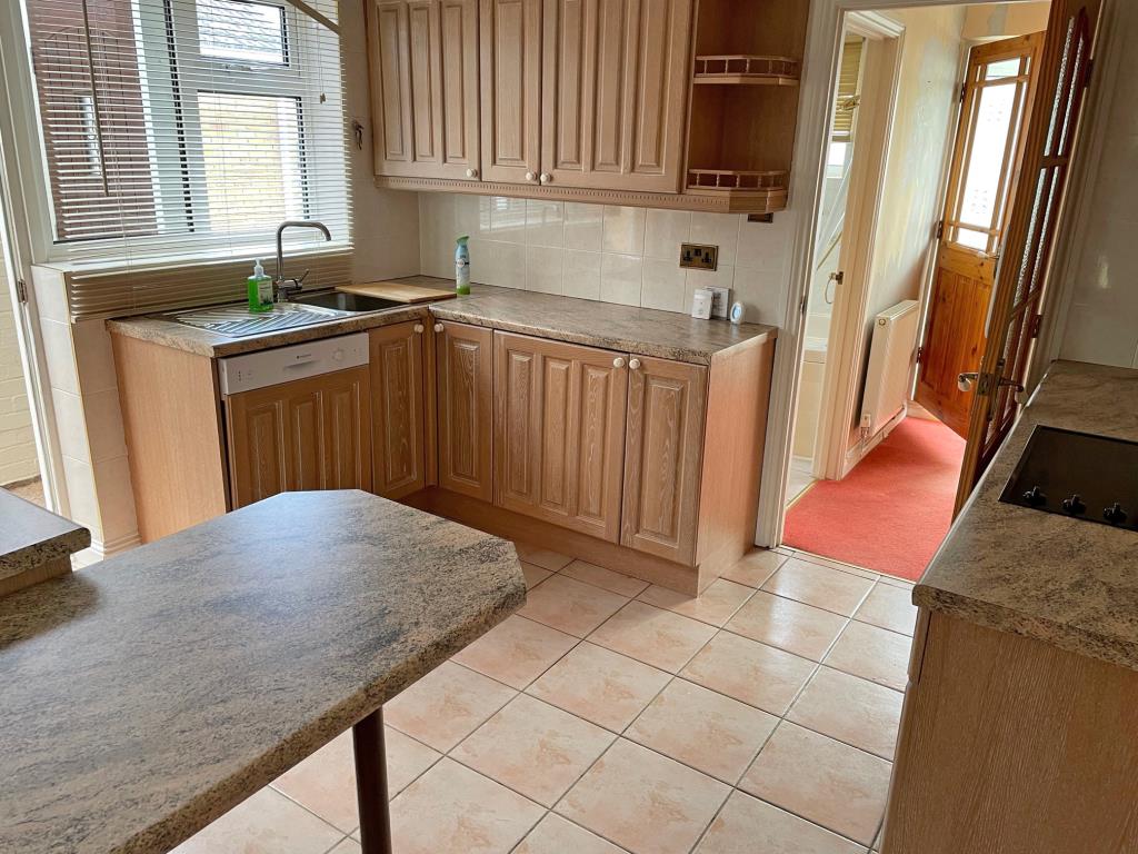 Lot: 126 - SEMI-DETACHED BUNGALOW IN POPULAR LOCATION -